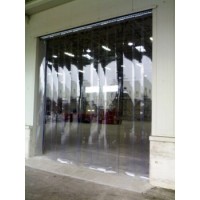 Cortinas e fechos flexíveis em PVC transparente às riscas